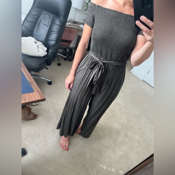 Lulu’s Jumpsuit. - Picture 2 of 7